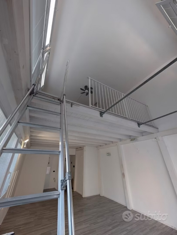 Scopri questa splendida opportunità nel cuore di Arcella, a Padova! In vendita un immobile A/10 a...