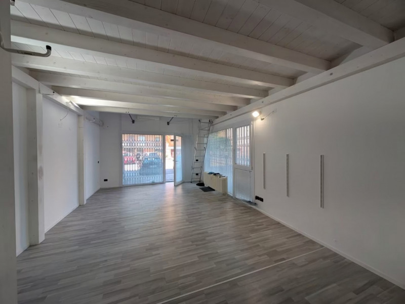 Scopri questa splendida opportunità nel cuore di Arcella, a Padova! In vendita un immobile A/10 a...