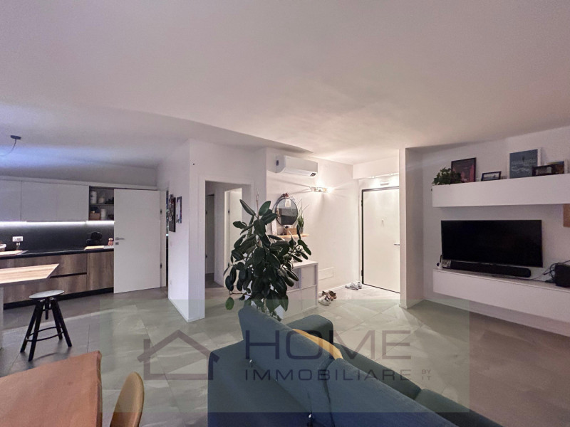 In zona residenziale tranquilla ma comoda ai principali servizi, proponiamo in vendita un moderno...