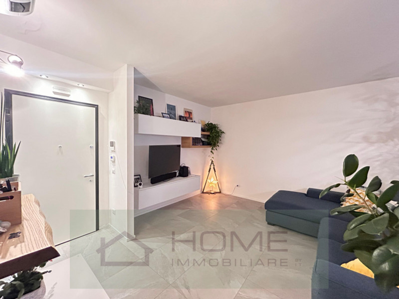 In zona residenziale tranquilla ma comoda ai principali servizi, proponiamo in vendita un moderno...