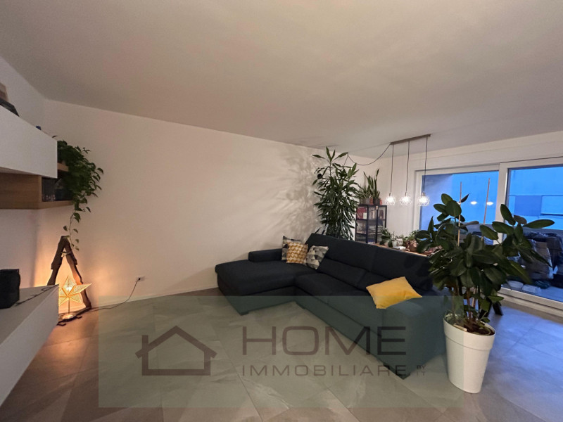 In zona residenziale tranquilla ma comoda ai principali servizi, proponiamo in vendita un moderno...