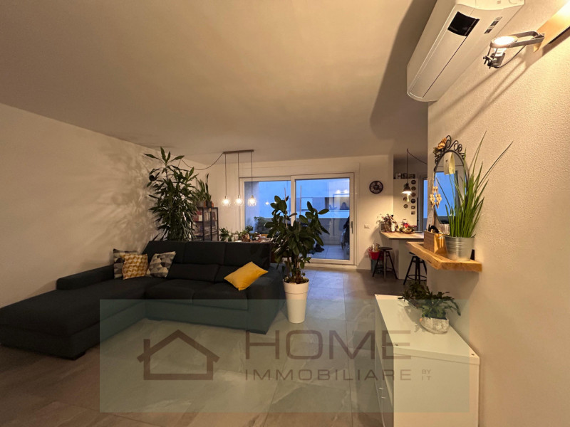 In zona residenziale tranquilla ma comoda ai principali servizi, proponiamo in vendita un moderno...