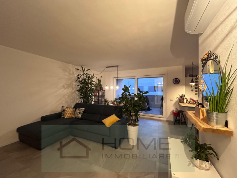 In zona residenziale tranquilla ma comoda ai principali servizi, proponiamo in vendita un moderno...