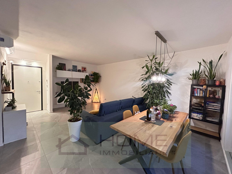 In zona residenziale tranquilla ma comoda ai principali servizi, proponiamo in vendita un moderno...