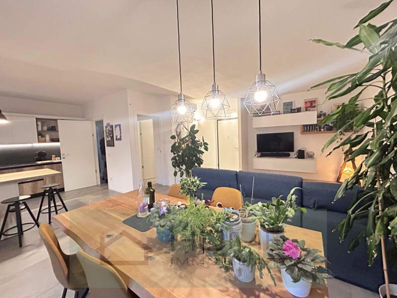 In zona residenziale tranquilla ma comoda ai principali servizi, proponiamo in vendita un moderno...