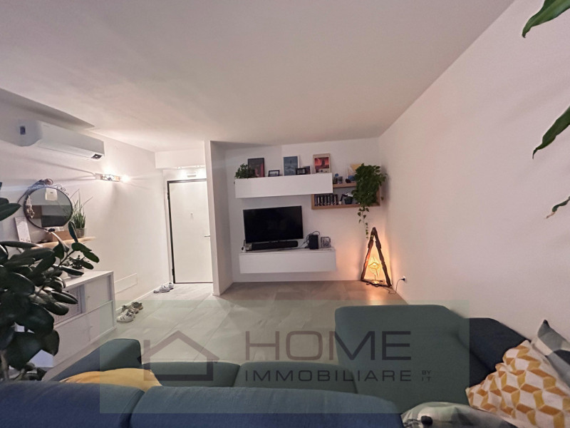 In zona residenziale tranquilla ma comoda ai principali servizi, proponiamo in vendita un moderno...