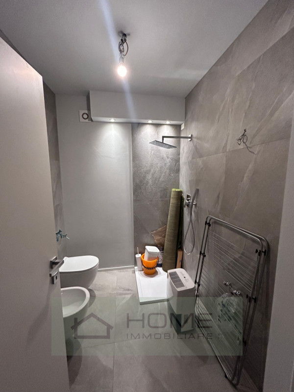 In zona residenziale tranquilla ma comoda ai principali servizi, proponiamo in vendita un moderno...