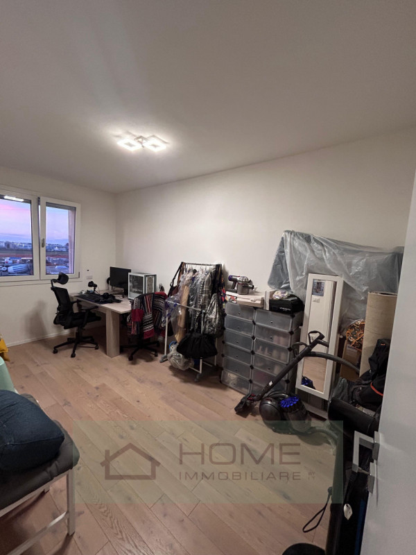 In zona residenziale tranquilla ma comoda ai principali servizi, proponiamo in vendita un moderno...