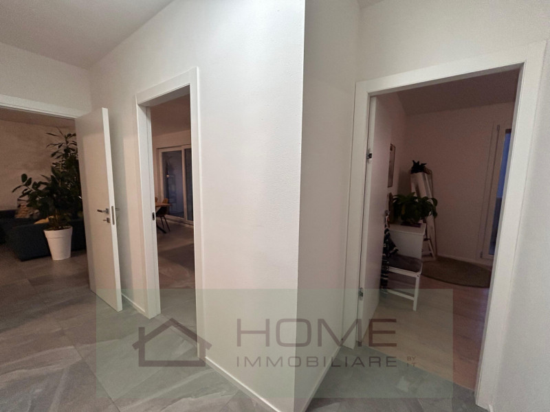 In zona residenziale tranquilla ma comoda ai principali servizi, proponiamo in vendita un moderno...