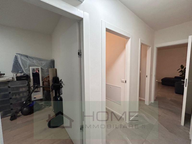 In zona residenziale tranquilla ma comoda ai principali servizi, proponiamo in vendita un moderno...