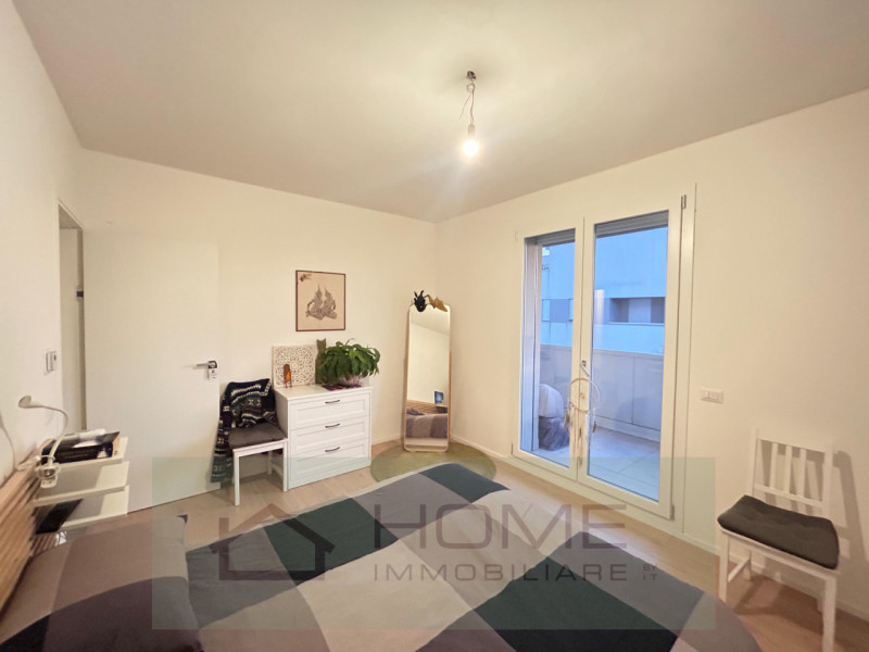 In zona residenziale tranquilla ma comoda ai principali servizi, proponiamo in vendita un moderno...