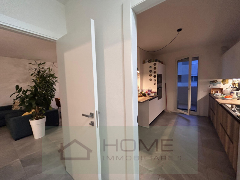 In zona residenziale tranquilla ma comoda ai principali servizi, proponiamo in vendita un moderno...