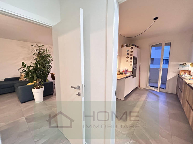 In zona residenziale tranquilla ma comoda ai principali servizi, proponiamo in vendita un moderno...