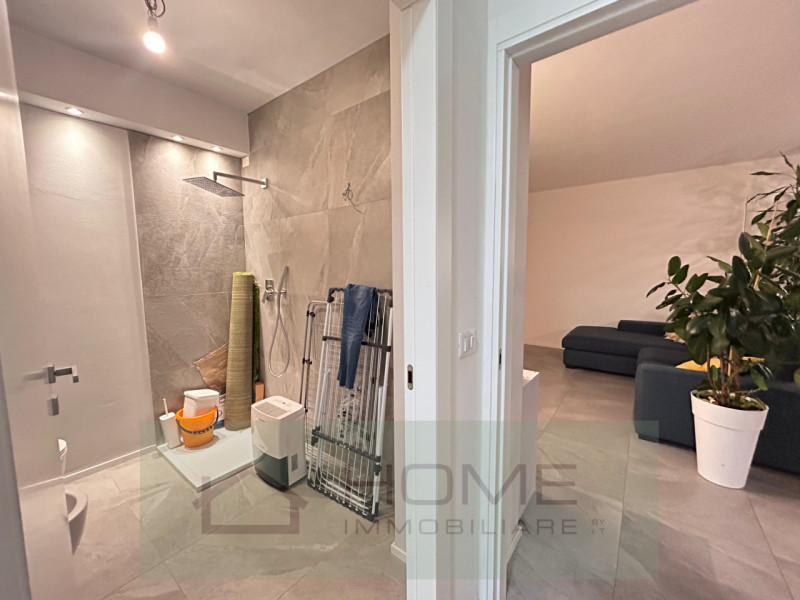 In zona residenziale tranquilla ma comoda ai principali servizi, proponiamo in vendita un moderno...