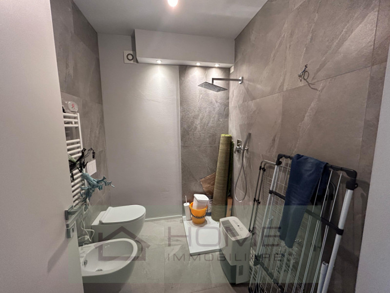 In zona residenziale tranquilla ma comoda ai principali servizi, proponiamo in vendita un moderno...