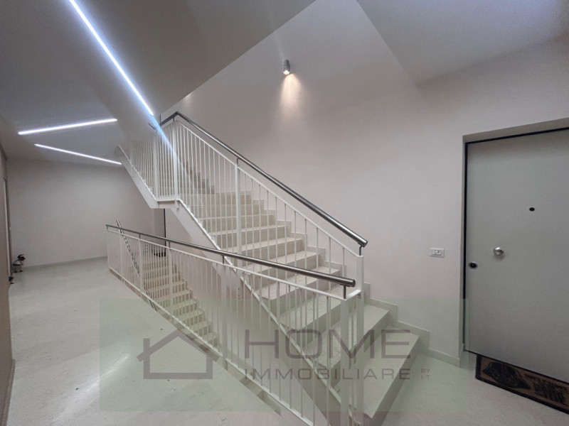 In zona residenziale tranquilla ma comoda ai principali servizi, proponiamo in vendita un moderno...