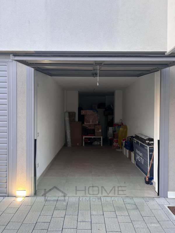 In zona residenziale tranquilla ma comoda ai principali servizi, proponiamo in vendita un moderno...