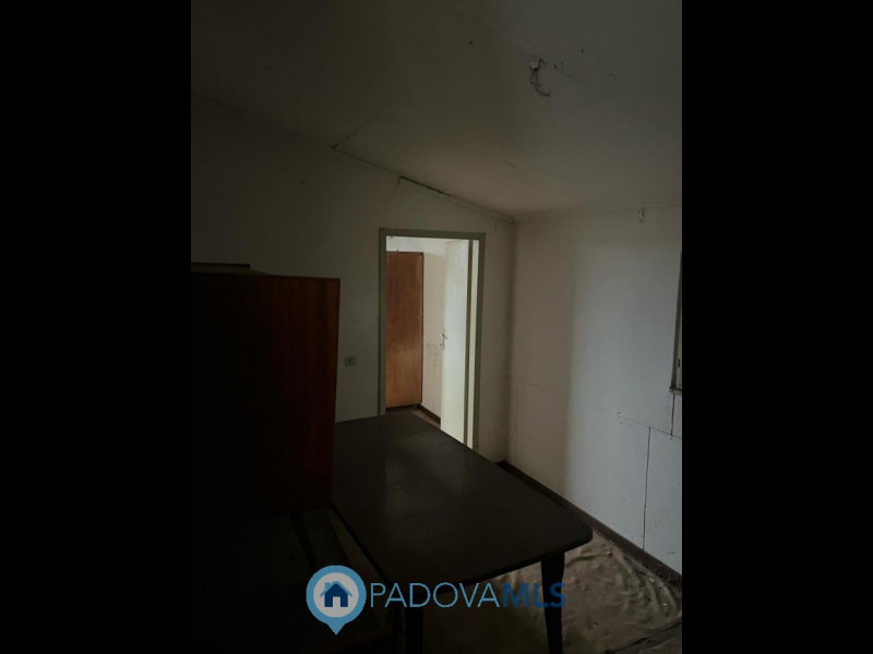 Immobile in esclusiva al Gruppo Padova MLS
Vendesi a Pernumia, casa accostata su due livelli, in ...