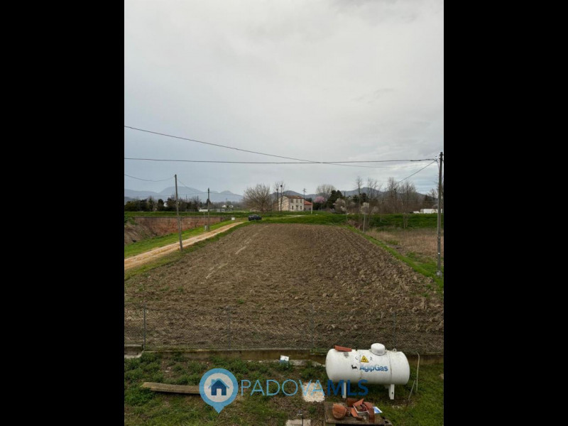 Immobile in esclusiva al Gruppo Padova MLS
Vendesi a Pernumia, casa accostata su due livelli, in ...