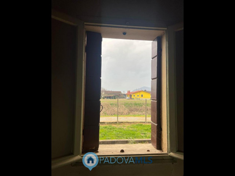 Immobile in esclusiva al Gruppo Padova MLS
Vendesi a Pernumia, casa accostata su due livelli, in ...