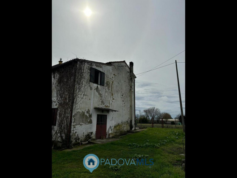 Immobile in esclusiva al Gruppo Padova MLS
Vendesi a Pernumia, casa accostata su due livelli, in ...