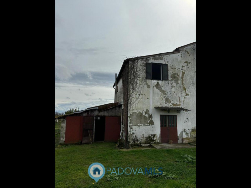 Immobile in esclusiva al Gruppo Padova MLS
Vendesi a Pernumia, casa accostata su due livelli, in ...
