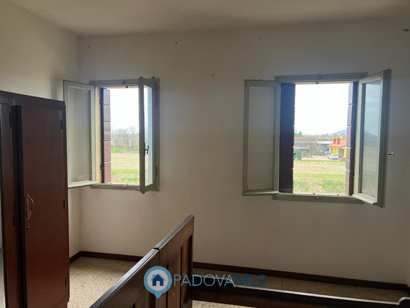 Immobile in esclusiva al Gruppo Padova MLS
Vendesi a Pernumia, casa accostata su due livelli, in ...