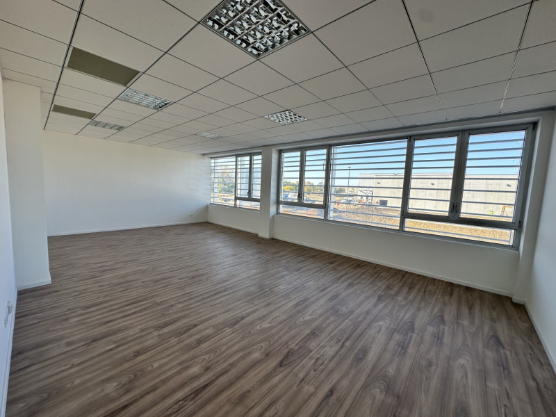 NOSTRO RIF. UF-197

Roncade – Zona Treviso Mare

In locazione ampio ufficio di 170 mq al primo pi...