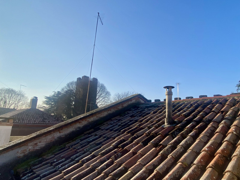 In centro storico, all'interno delle antiche mura cittadine, proponiamo alla vendita un palazzett...