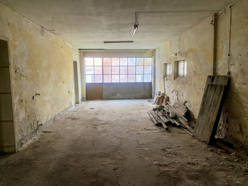 In centro storico, all'interno delle antiche mura cittadine, proponiamo alla vendita un palazzett...