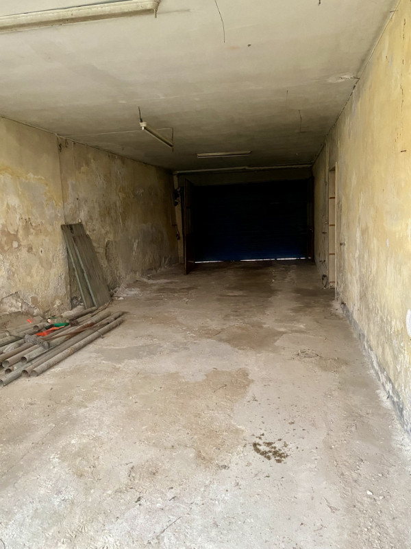 In centro storico, all'interno delle antiche mura cittadine, proponiamo alla vendita un palazzett...