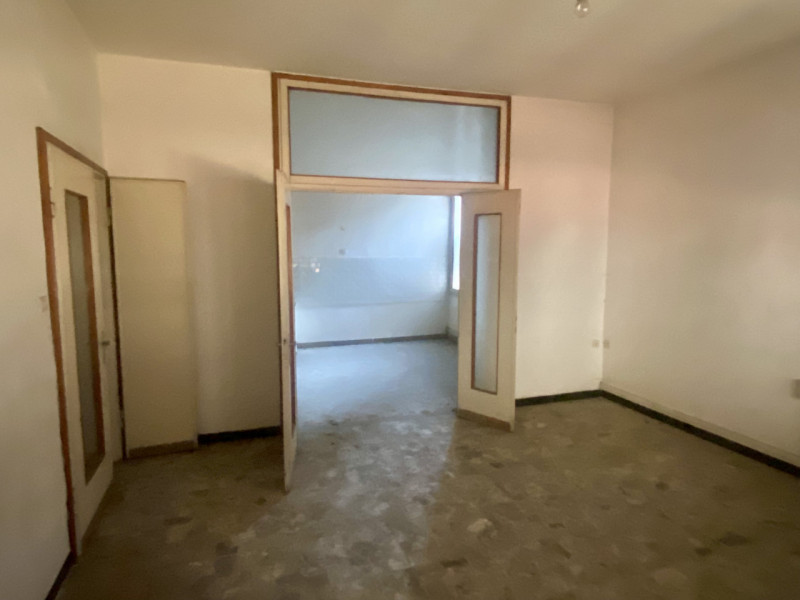 In centro storico, all'interno delle antiche mura cittadine, proponiamo alla vendita un palazzett...