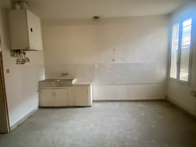 In centro storico, all'interno delle antiche mura cittadine, proponiamo alla vendita un palazzett...