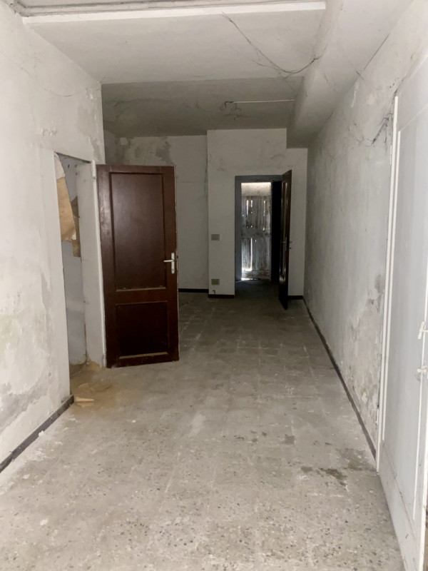 In centro storico, all'interno delle antiche mura cittadine, proponiamo alla vendita un palazzett...