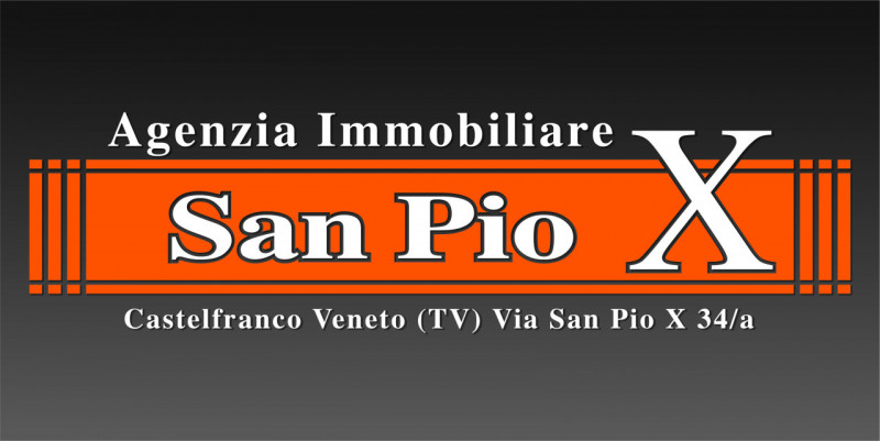 In centro storico, all'interno delle antiche mura cittadine, proponiamo alla vendita un palazzett...