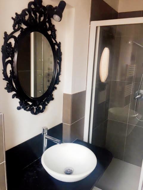 Scopri questo grazioso miniappartamento situato nel cuore del Centro Storico di Vicenza, precisam...