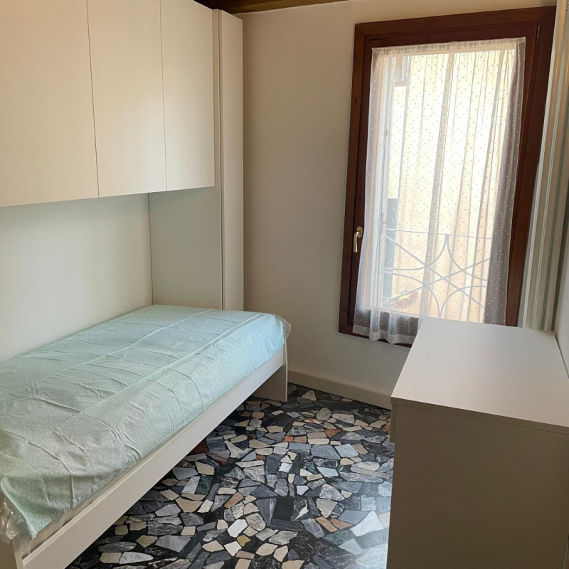 Scopri questo grazioso miniappartamento situato nel cuore del Centro Storico di Vicenza, precisam...