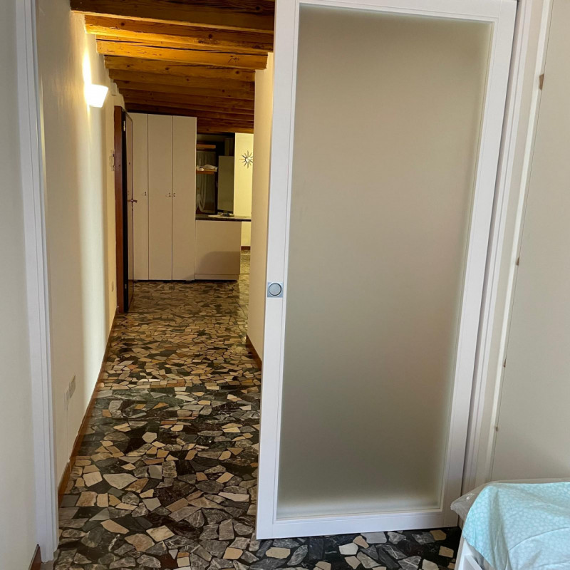 Scopri questo grazioso miniappartamento situato nel cuore del Centro Storico di Vicenza, precisam...