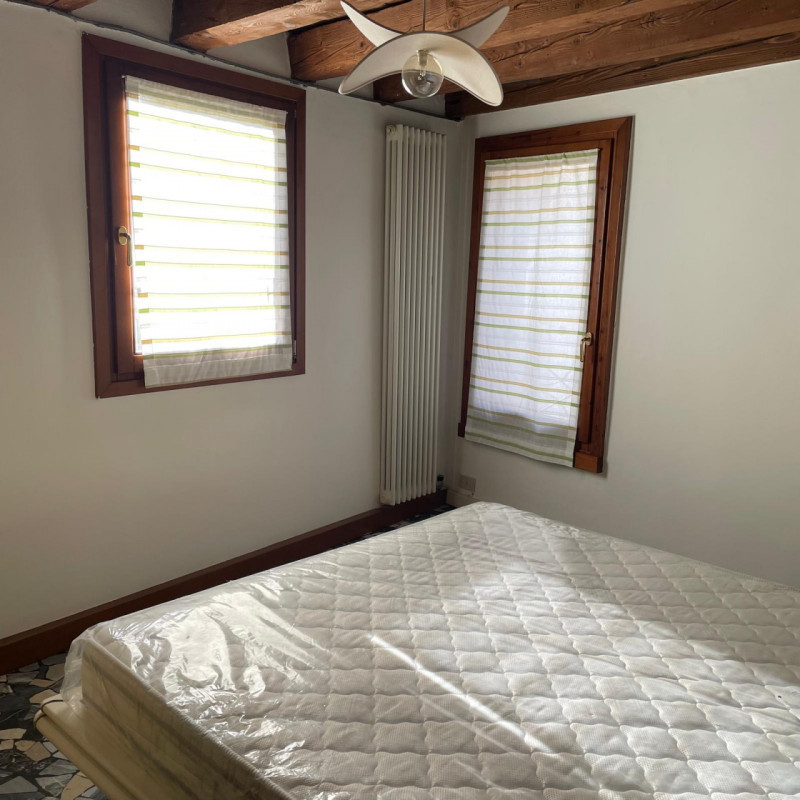 Scopri questo grazioso miniappartamento situato nel cuore del Centro Storico di Vicenza, precisam...