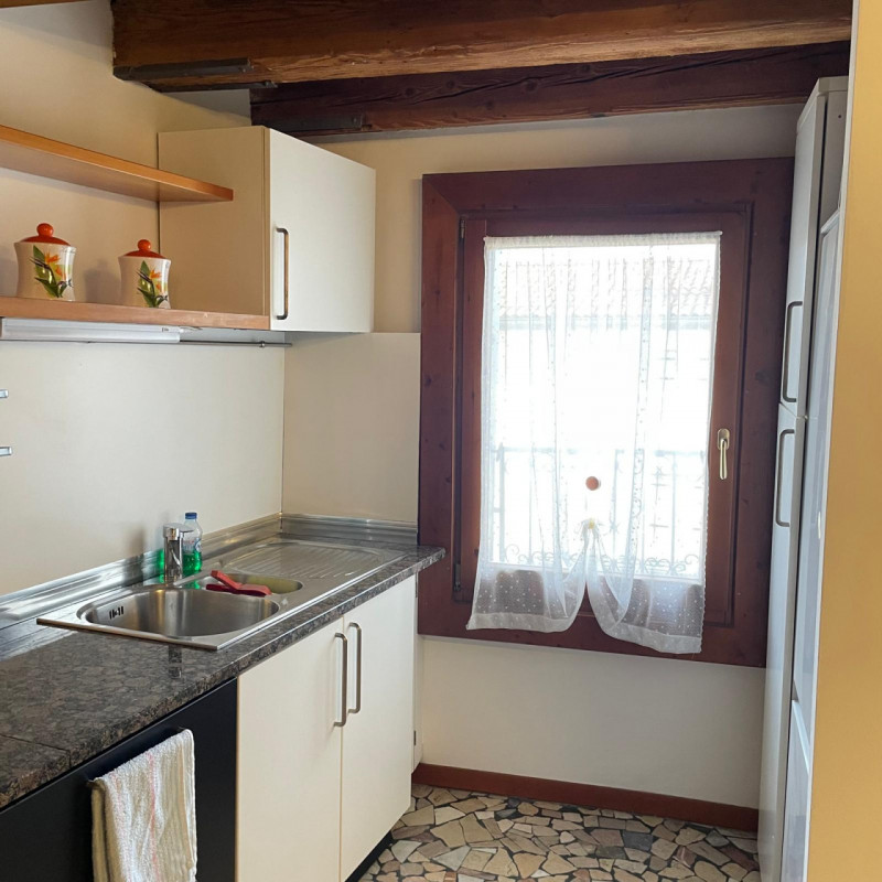 Scopri questo grazioso miniappartamento situato nel cuore del Centro Storico di Vicenza, precisam...