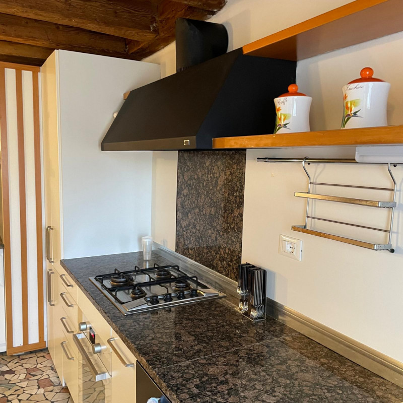 Scopri questo grazioso miniappartamento situato nel cuore del Centro Storico di Vicenza, precisam...