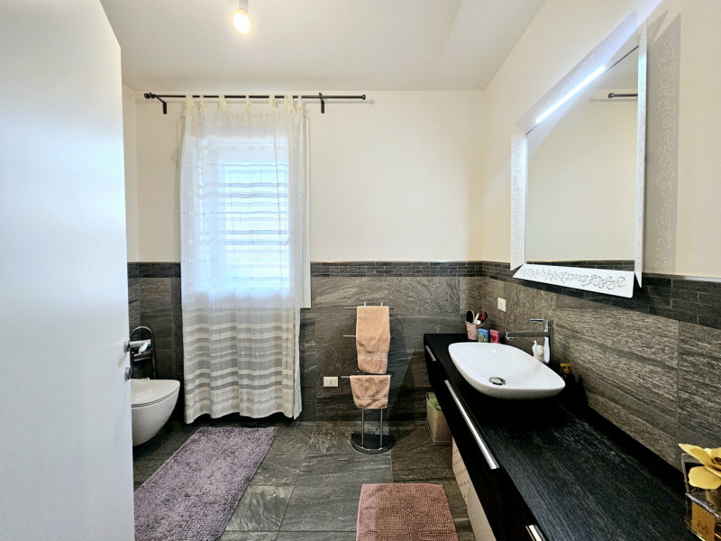 Proponiamo in vendita a Cartura, una splendida casa a schiera di recente relizzazione, ideale per...