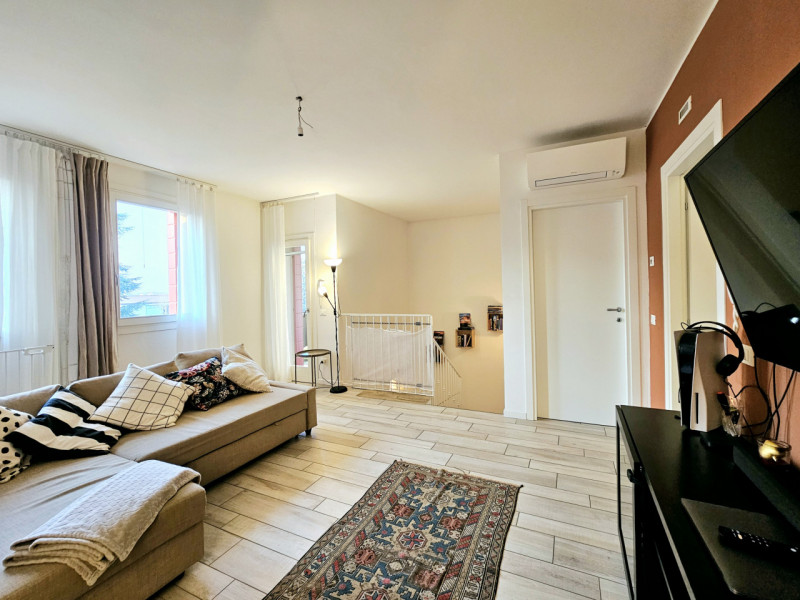 Proponiamo in vendita a Cartura, una splendida casa a schiera di recente relizzazione, ideale per...