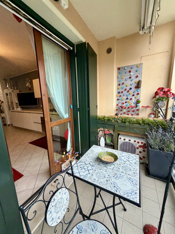 COMPOSIZIONE:
Proponiamo in vendita appartamento al terzo piano composto da cucina vivibile con z...