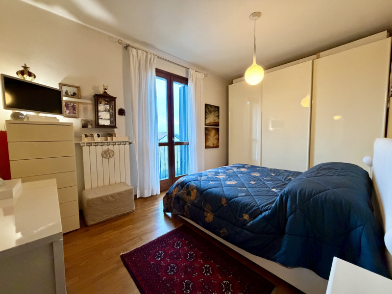 COMPOSIZIONE:
Proponiamo in vendita appartamento al terzo piano composto da cucina vivibile con z...