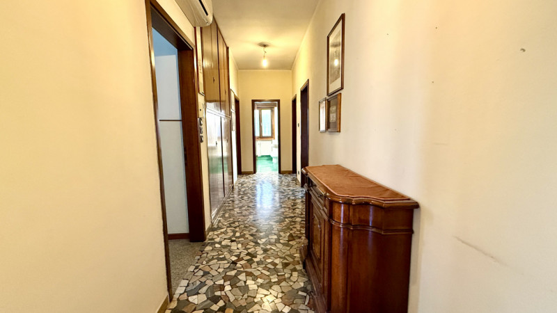 Porzione di BIFAMILARE IN ORIZZONTALE con ingresso e giardino di proprietà, all'interno del quart...