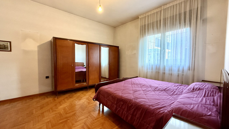 Porzione di BIFAMILARE IN ORIZZONTALE con ingresso e giardino di proprietà, all'interno del quart...