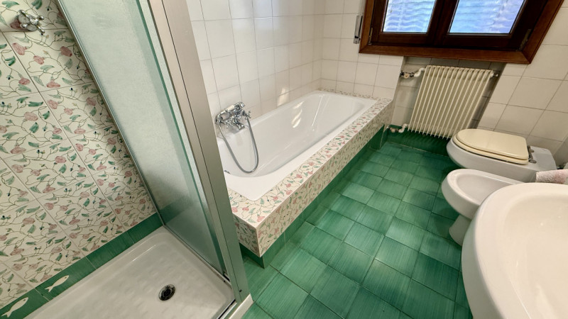 Porzione di BIFAMILARE IN ORIZZONTALE con ingresso e giardino di proprietà, all'interno del quart...