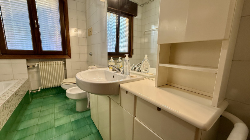 Porzione di BIFAMILARE IN ORIZZONTALE con ingresso e giardino di proprietà, all'interno del quart...