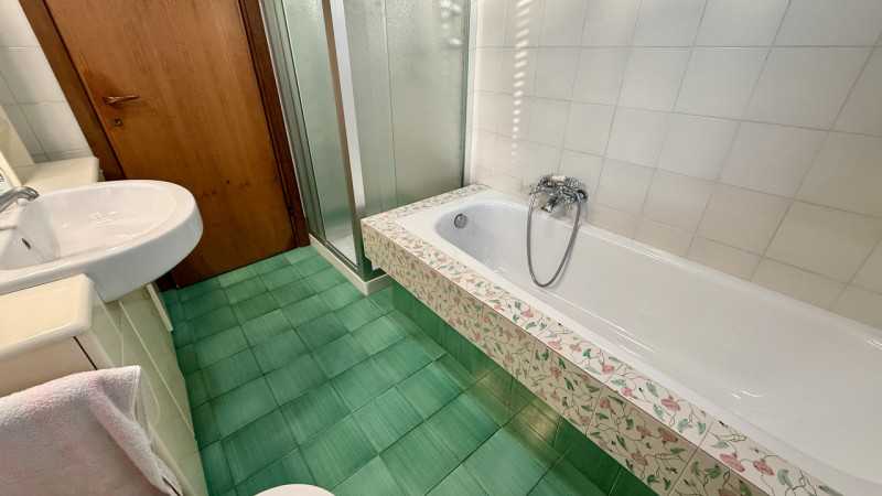 Porzione di BIFAMILARE IN ORIZZONTALE con ingresso e giardino di proprietà, all'interno del quart...